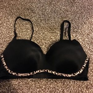 Victoria's Secret Wireless Padded Push Up Bra 36C