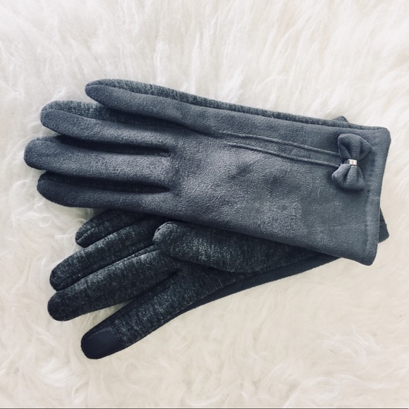 Gray Bow Accent Touch Screen Gloves - Picture 3 of 5