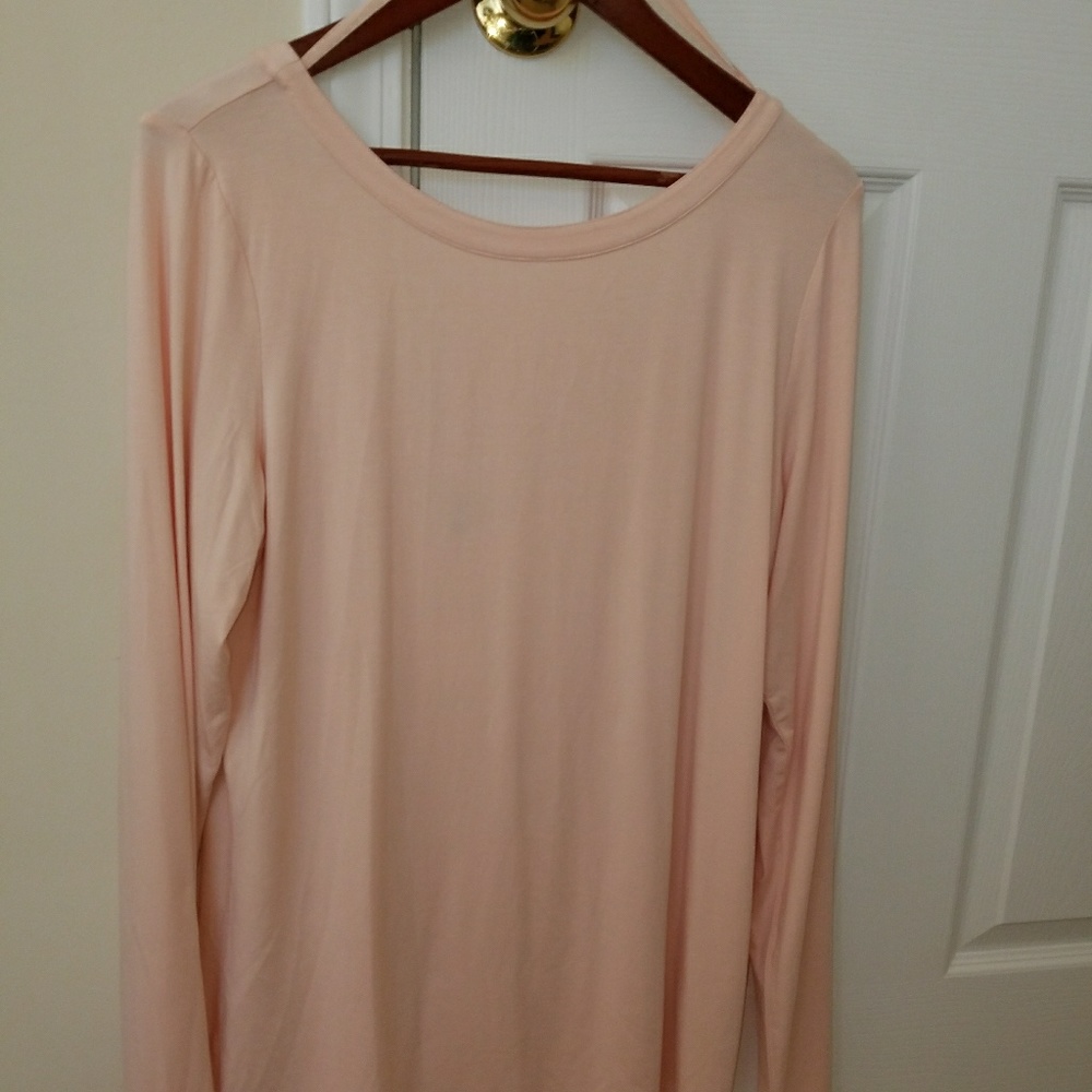 Long sleeve stretch top. Peach color
