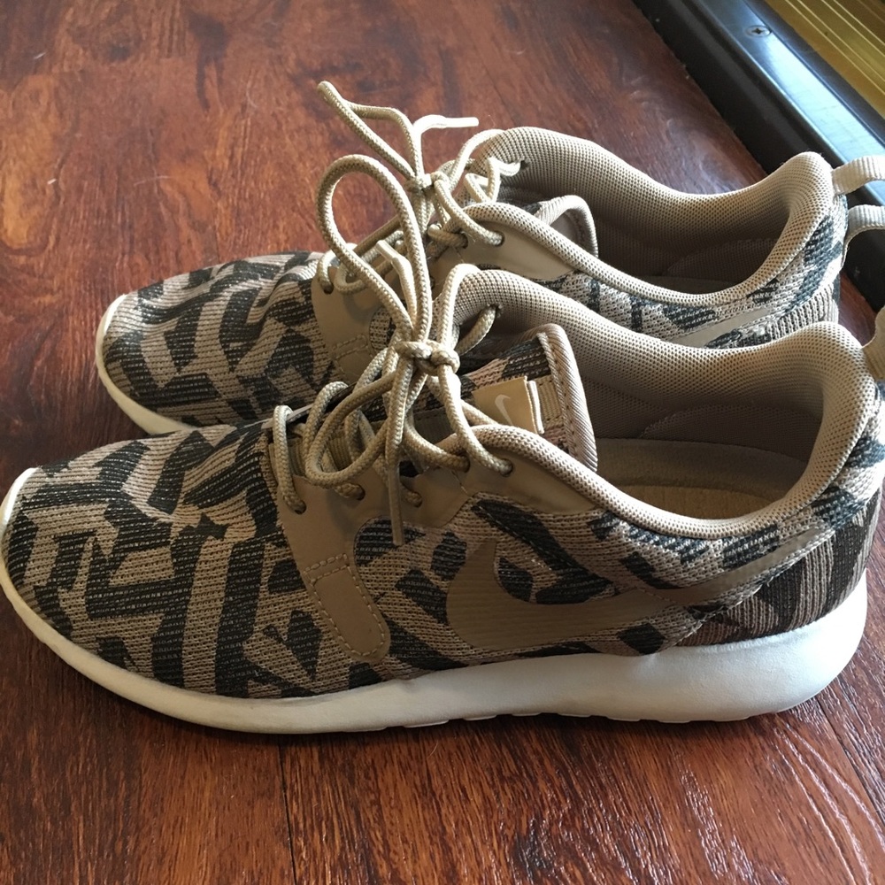 Nike Roshe Run Aztec Print Sneakers