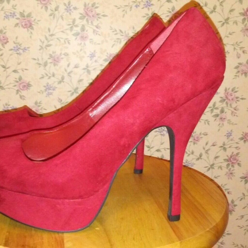 Shoes - Picture 2 of 4