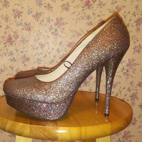 Shoes - Picture 2 of 4