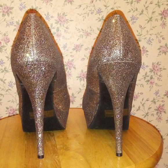 Shoes - Picture 3 of 4