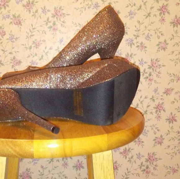 Shoes - Picture 4 of 4