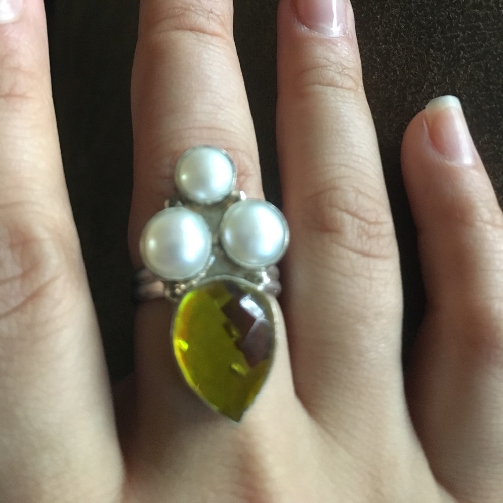 Gorgeous silver pearl glass ring