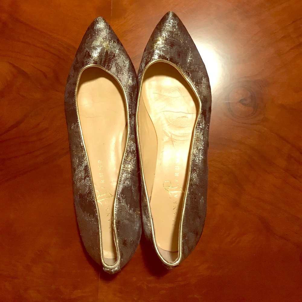 Pointed toe flats. versatile. Comfortable