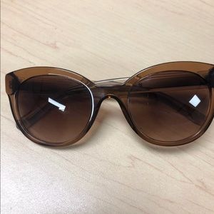 Authentic Burberry woman’s sunglasses.