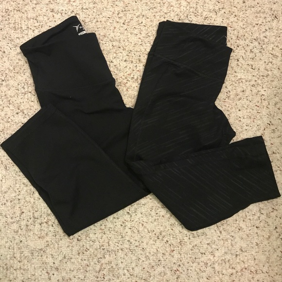 2 pairs of old navy work out capris - Picture 1 of 3