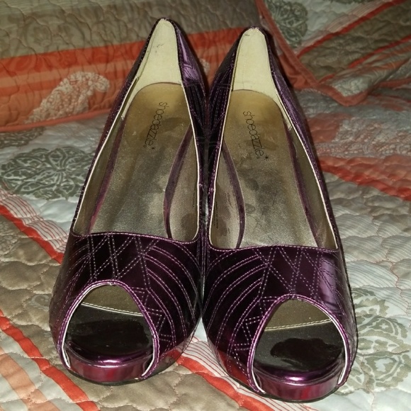 Heels - Picture 2 of 3