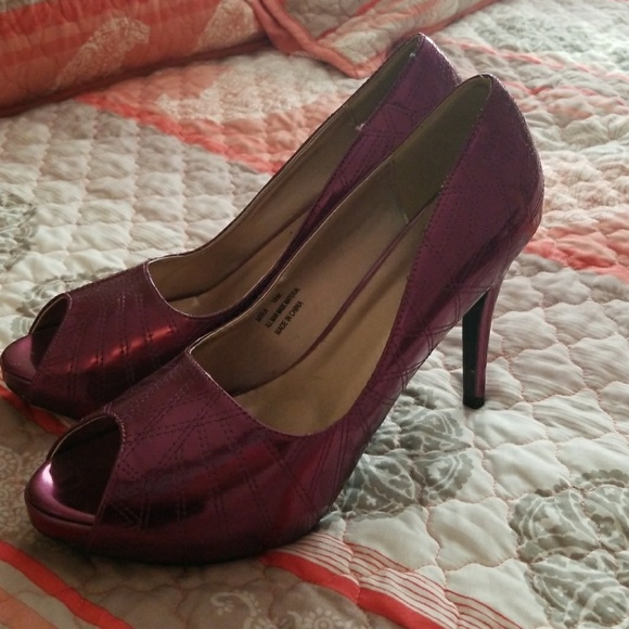 Heels - Picture 3 of 3