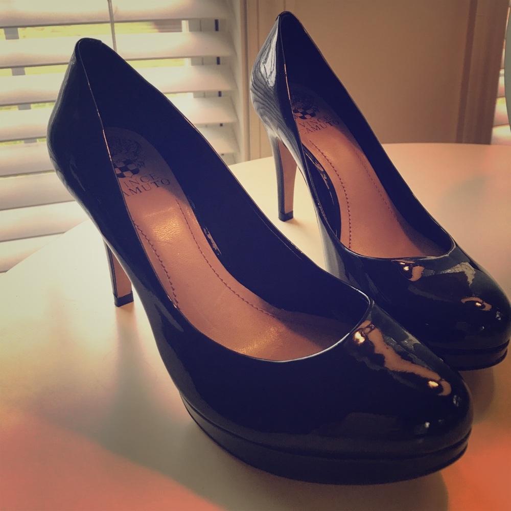 Vince Camuto adorable black heels!