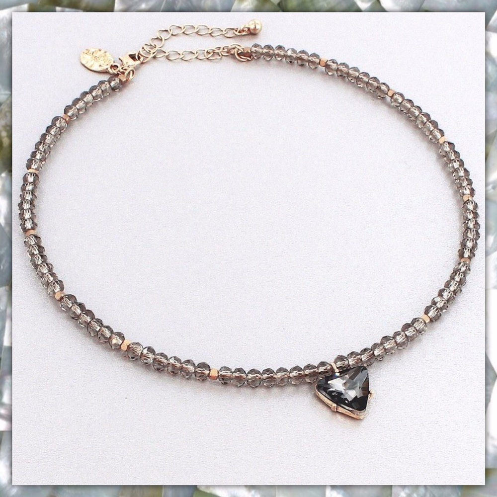 TRIANGLE CHARM BEADED MEMORY WIRE CHOKER NECKLACE