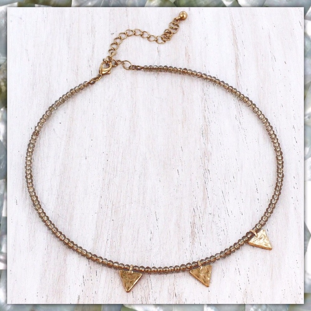 TAUPE FACETED BEAD TRIANGLE CHARM CHOKER NECKLACE