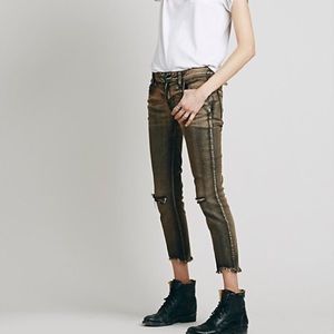 NWOT FREE PEOPLE Destroyed Ankle Skinny Sybil 27