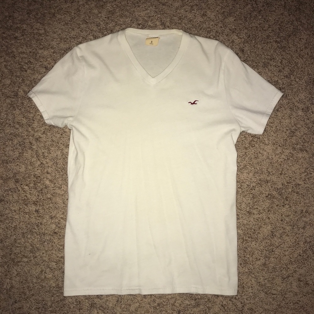 white v-neck tee