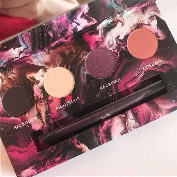 Urban Decay Urban Addictions eyeshadow pallet - Picture 5 of 6