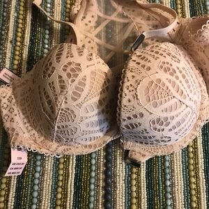 Victoria's Secret bra size 32B new with tags
