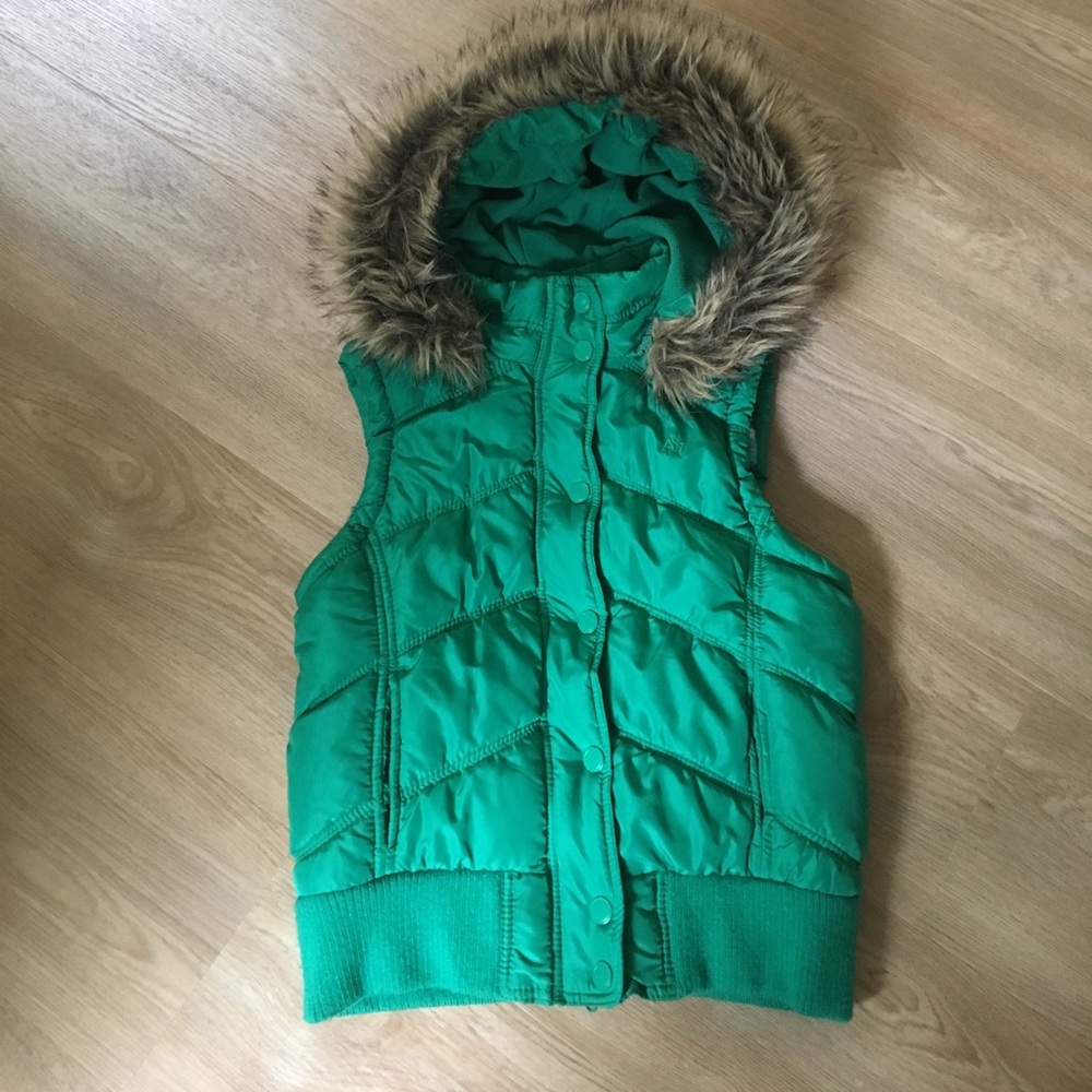 Aeropostale green puffy vest, Large (juniors)