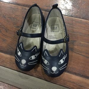 Gap cat flats