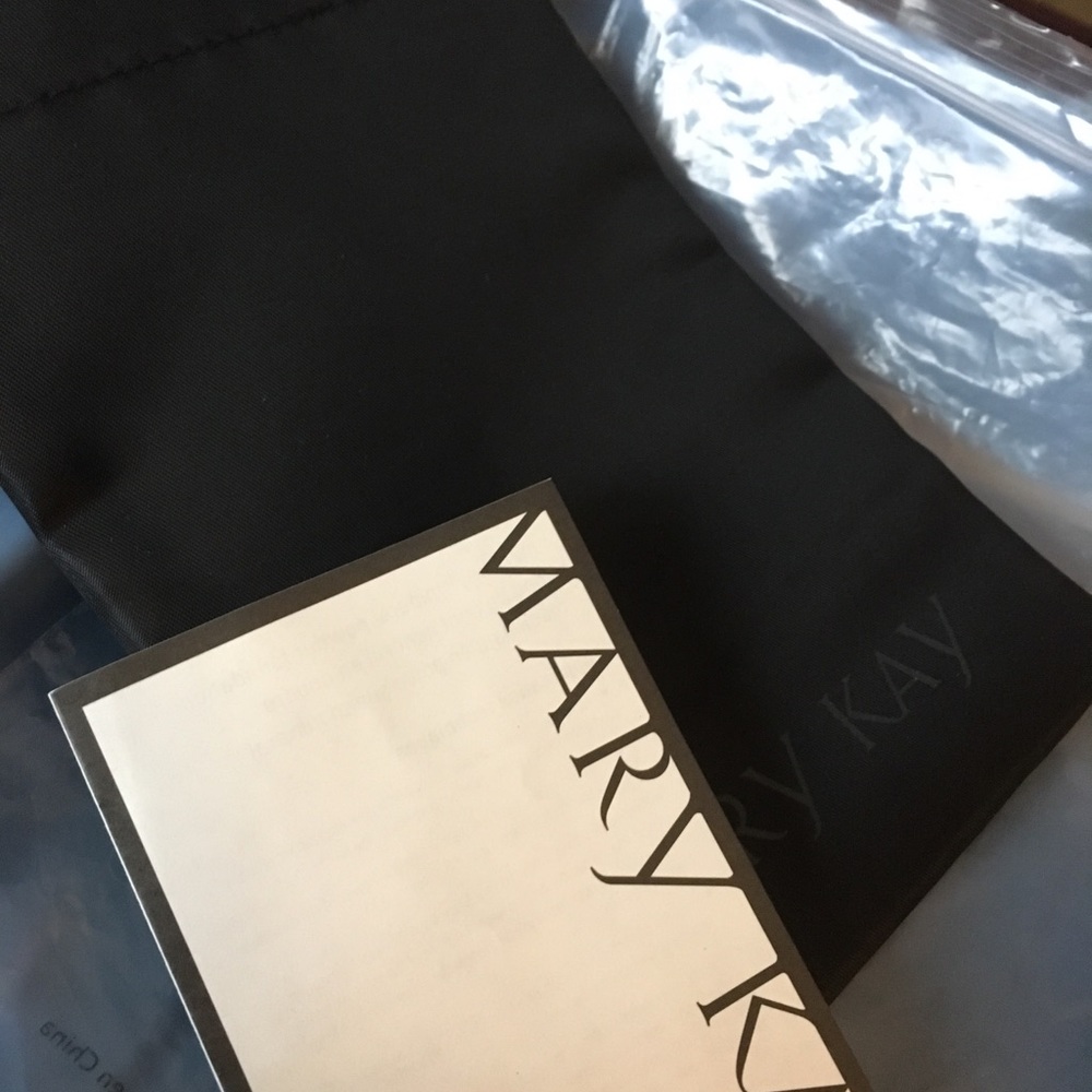 Marykay mineral powder silky cosmetic bag