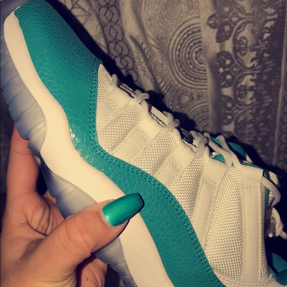 Aqua safari Jordan 11’s - Picture 2 of 2