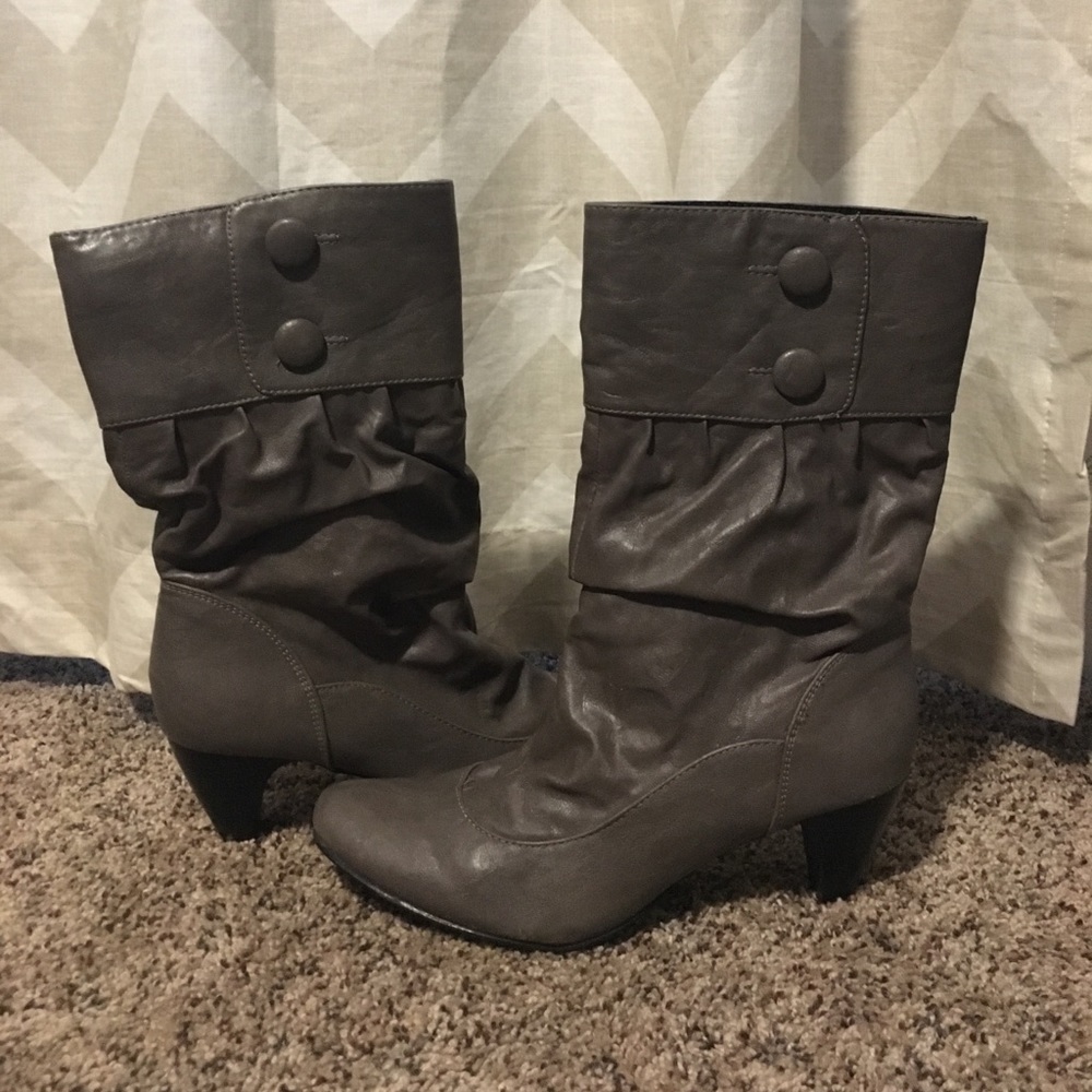 Steve Madden grey faux leather boots