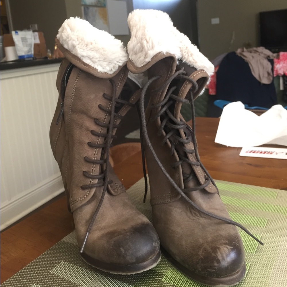 Boutique 9 fur lace boot size 6.5