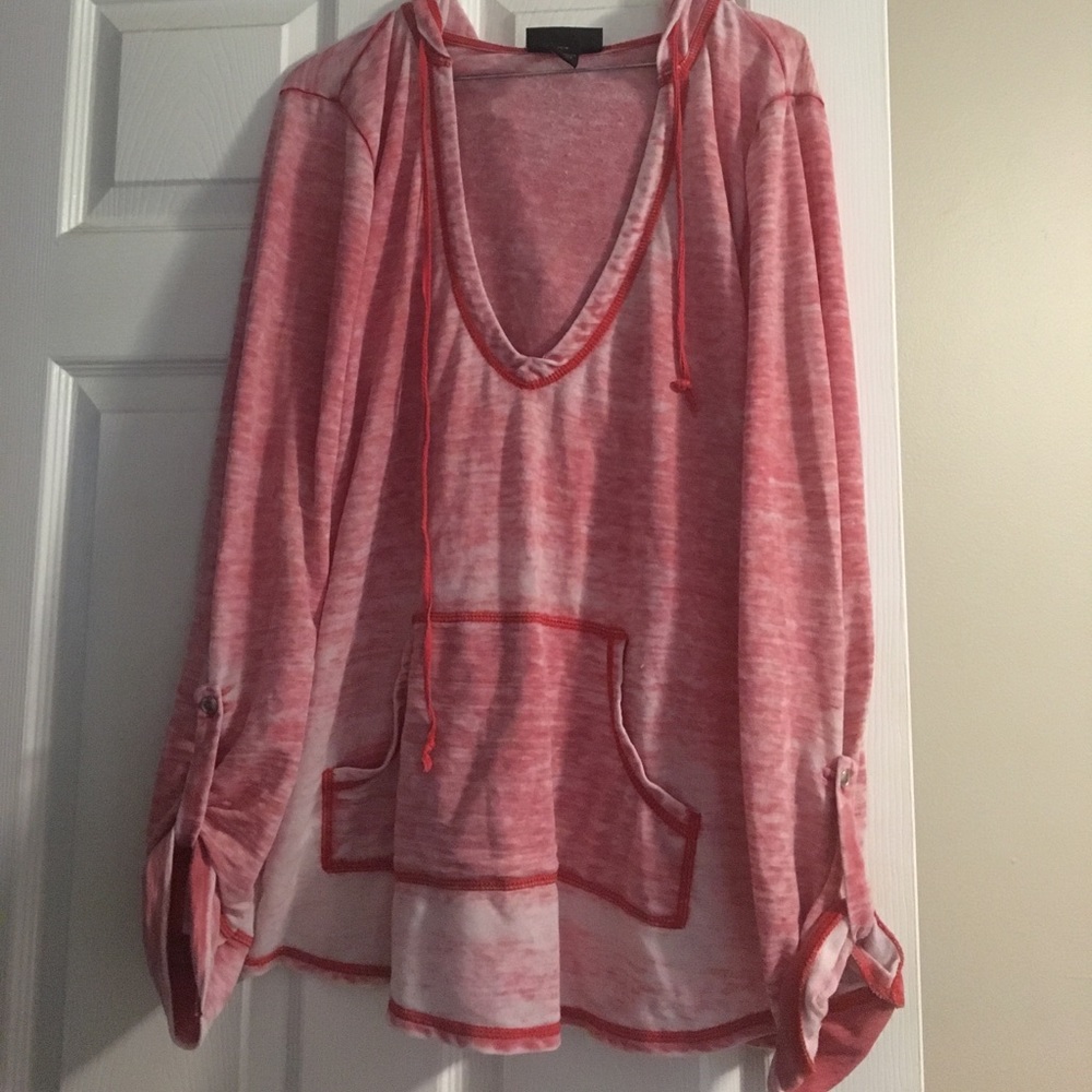 3/4 hooded v-neck top