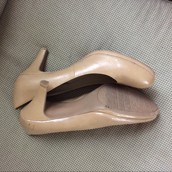 Cream colored Heels - Picture 1 of 3