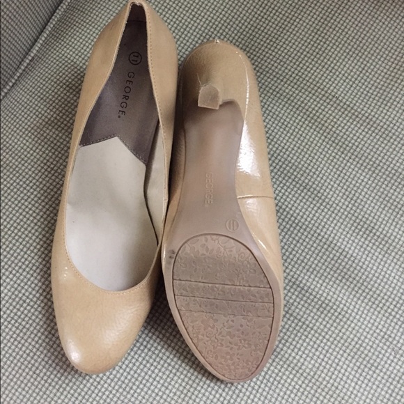 Cream colored Heels - Picture 3 of 3