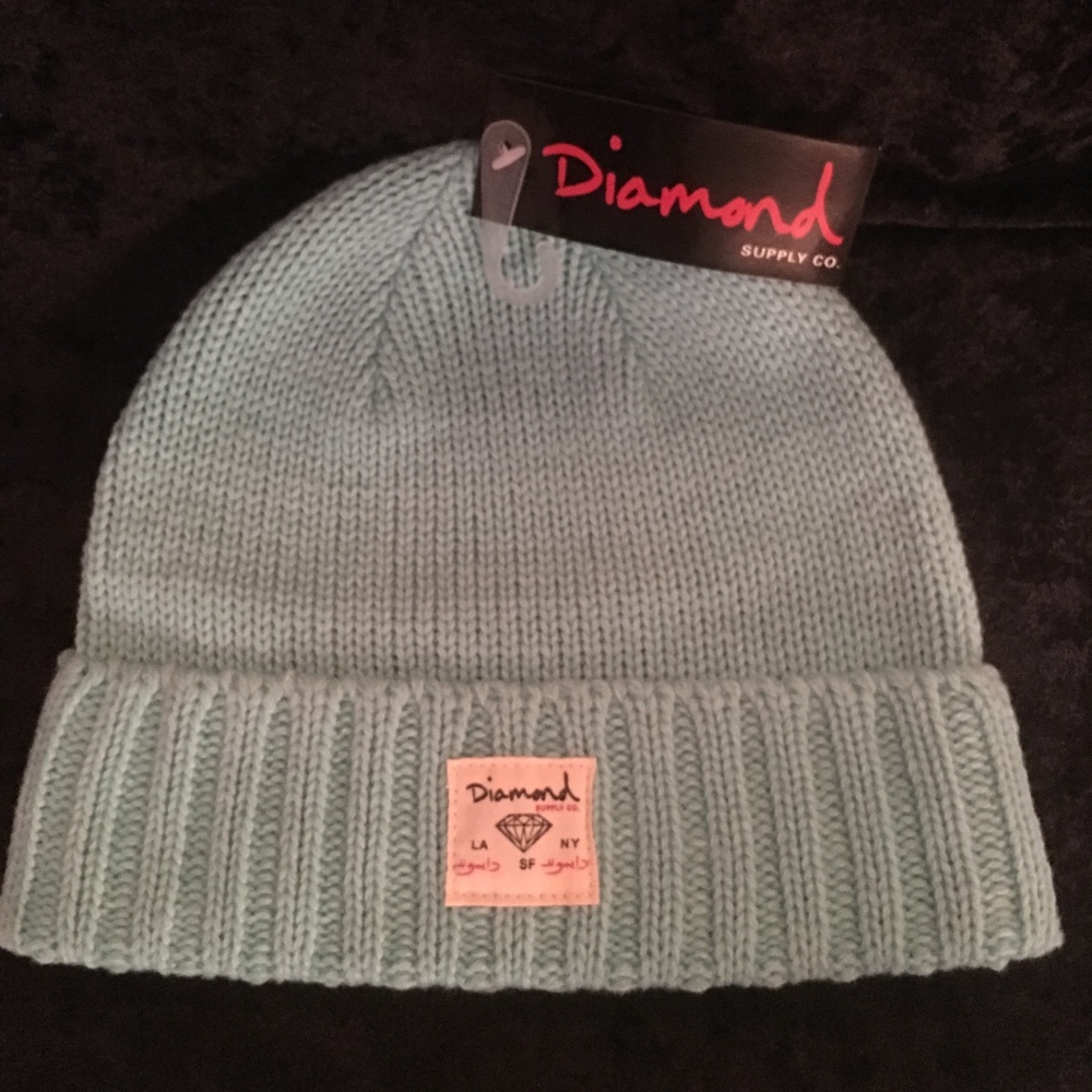 NWT - DIAMOND SUPPLY CO. KNIT SKULLY HAT - Picture 1 of 2