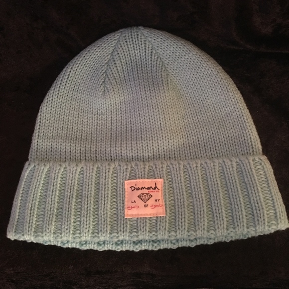 NWT - DIAMOND SUPPLY CO. KNIT SKULLY HAT - Picture 2 of 2