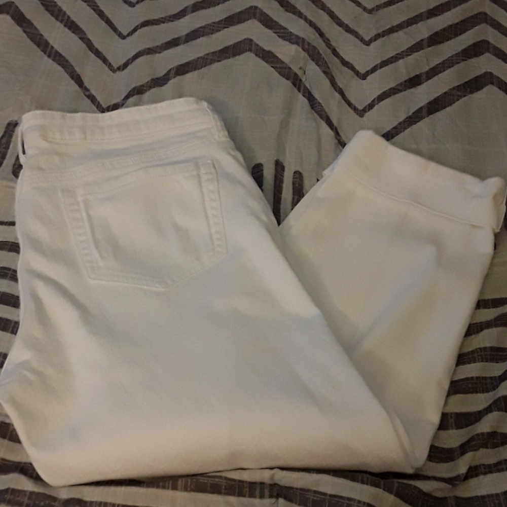 GAP White Capris