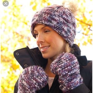 Lululemon Toasty Mitts and hat set