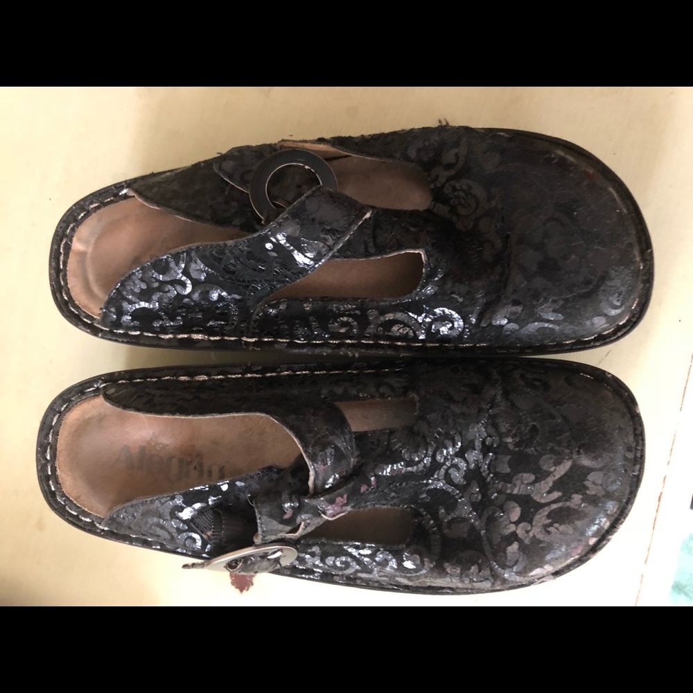 Black with swirl design. Good used condition.