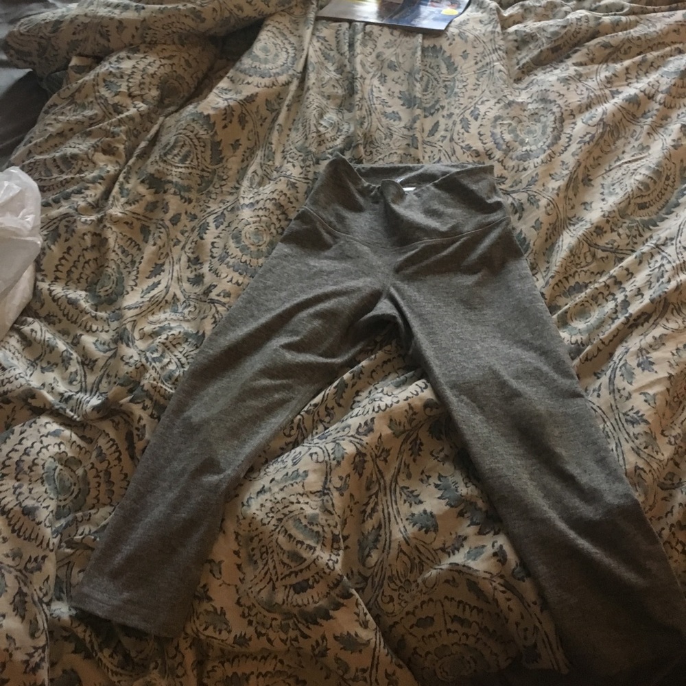 Old navy active capris size M