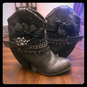 Not rated size 10 glitzy trio harness boots