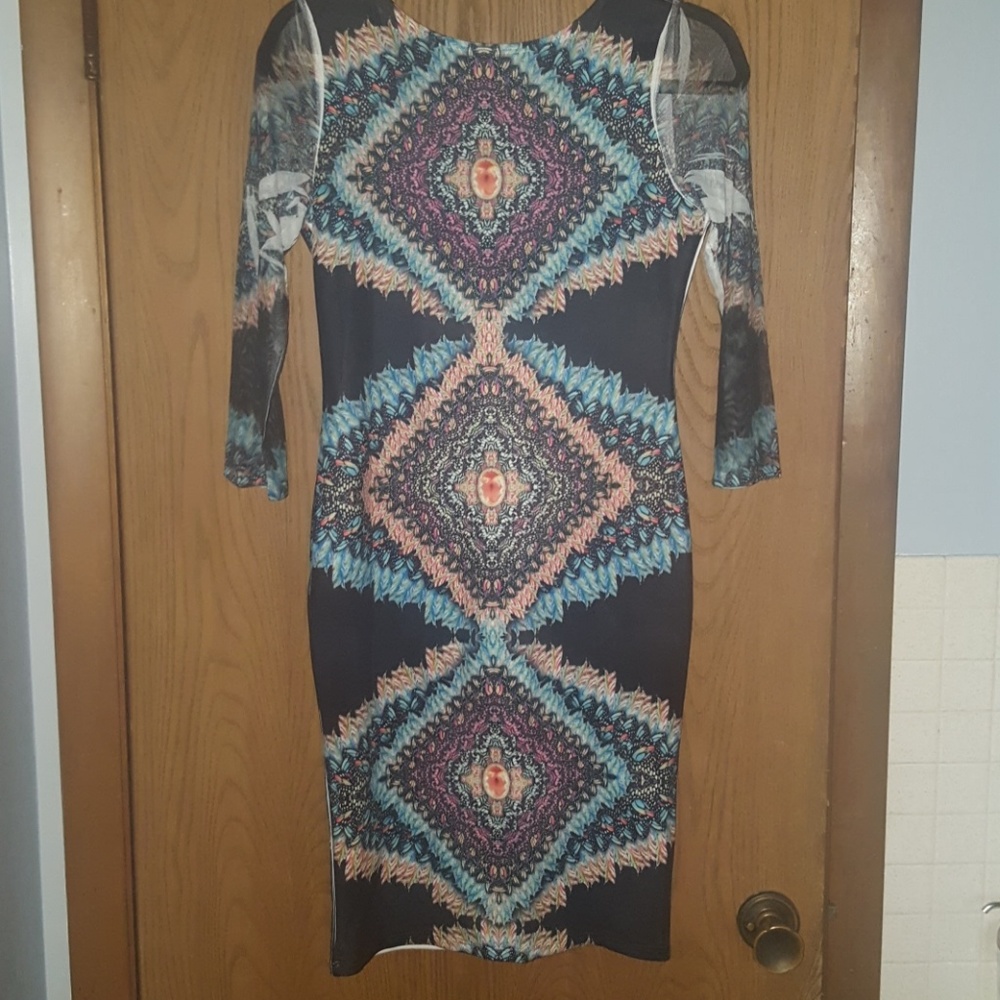 Geometric Pattern Form-Fitting Bodycon Dress - image 1