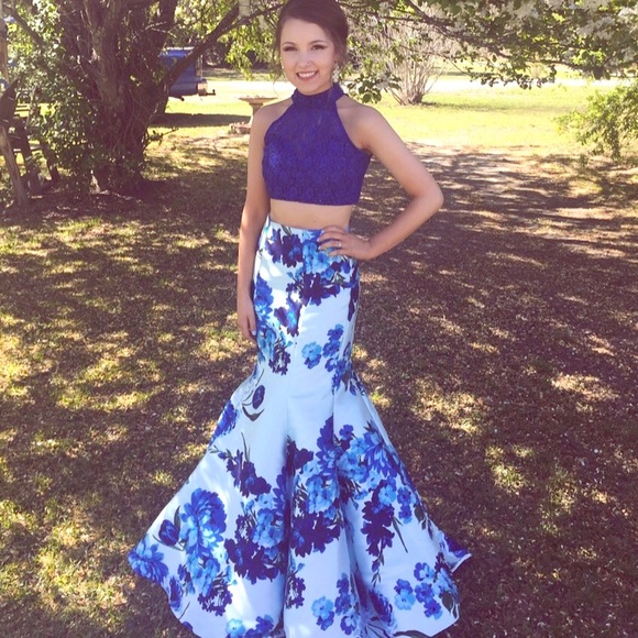 Prom dress - Picture 1 of 2