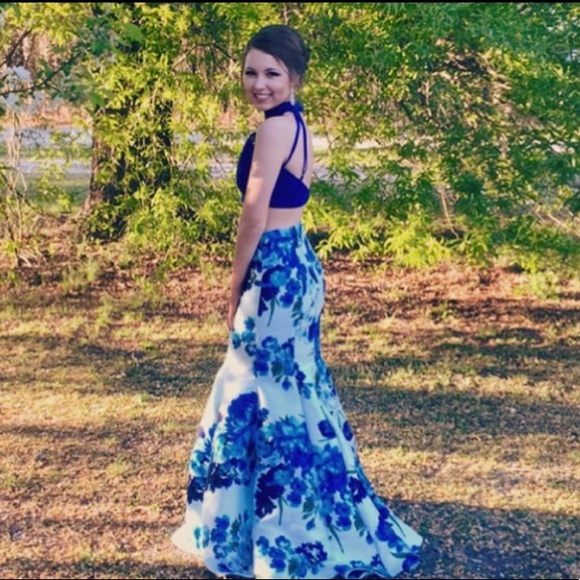 Prom dress - Picture 2 of 2