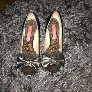 Women’s shoes size 6