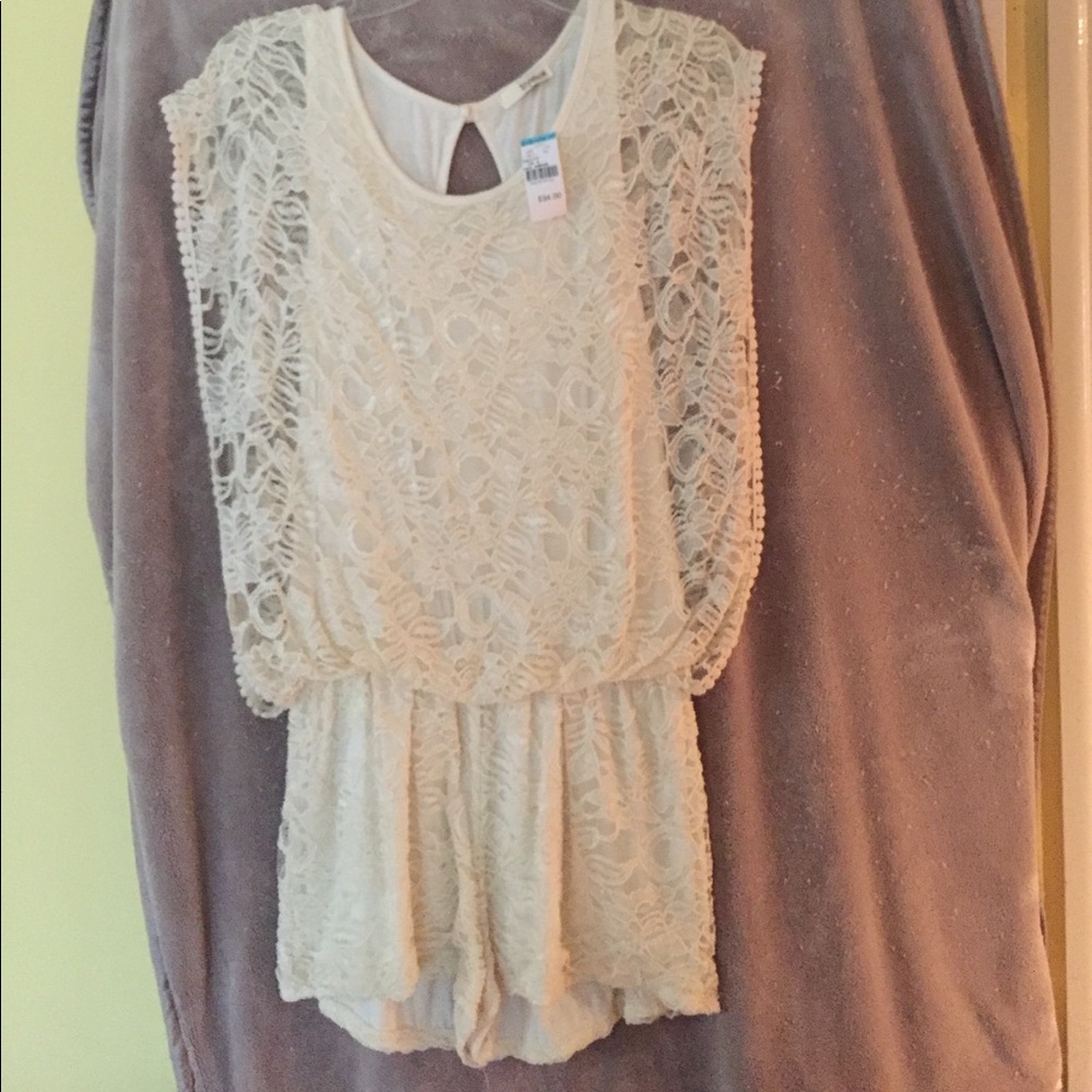Stylebook Ivory Short Lace Romper size Medium