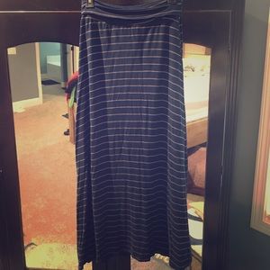 Size S navy striped maxi skirt