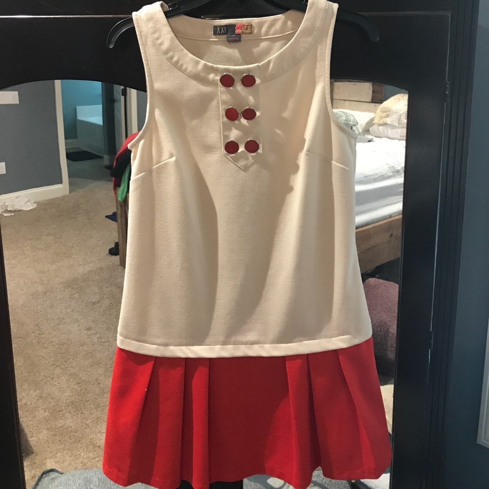 Size M retro looking drop waist dress.
