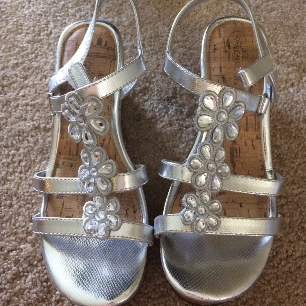 Nice silver heels shoes girl 5 y