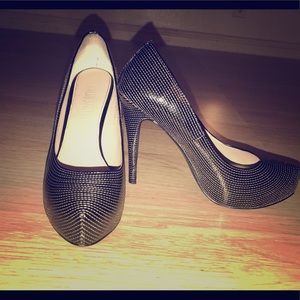Victoria’s Secret Colin Stuart Black Stitched Pump