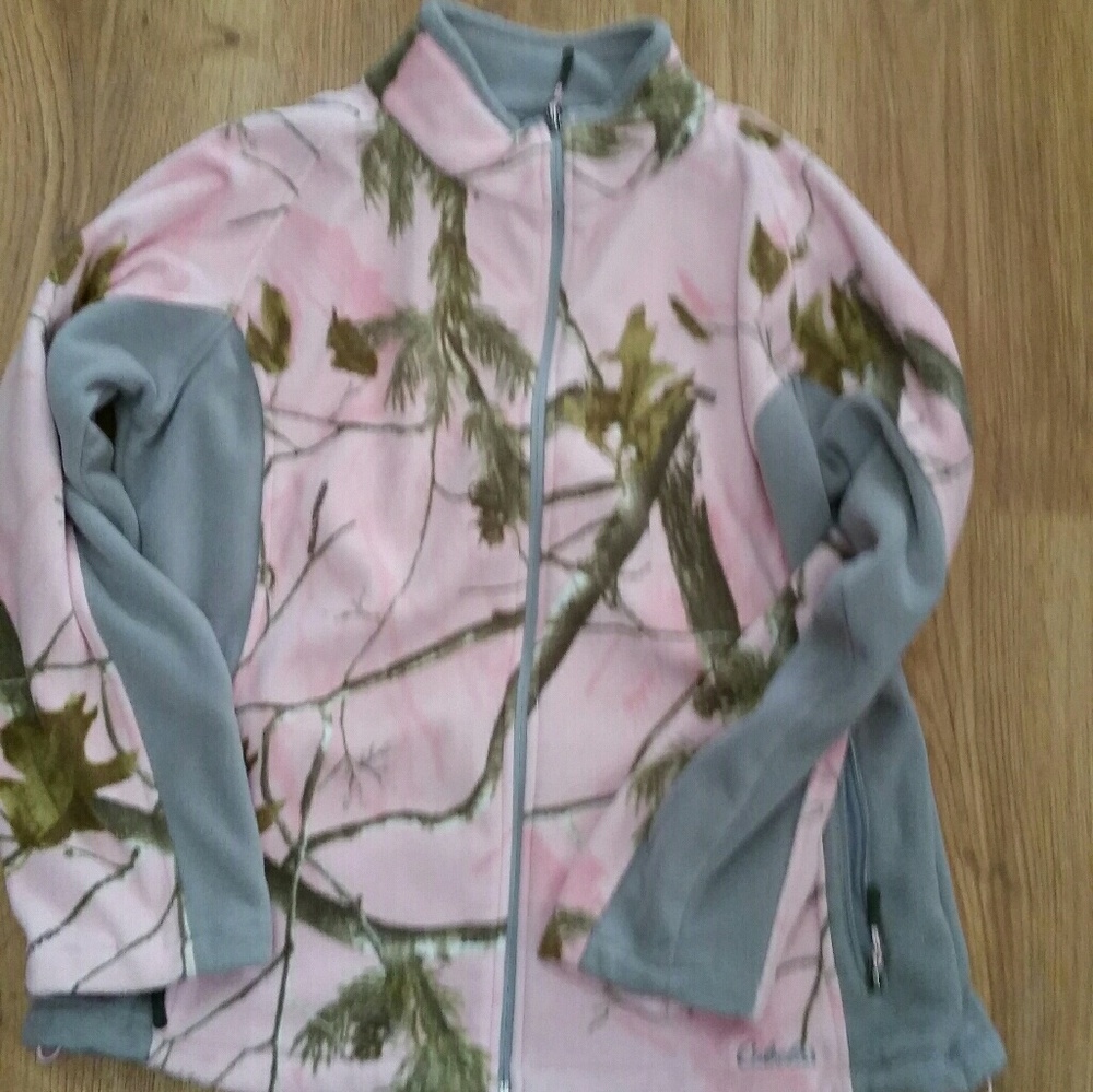 Cabelas sweater