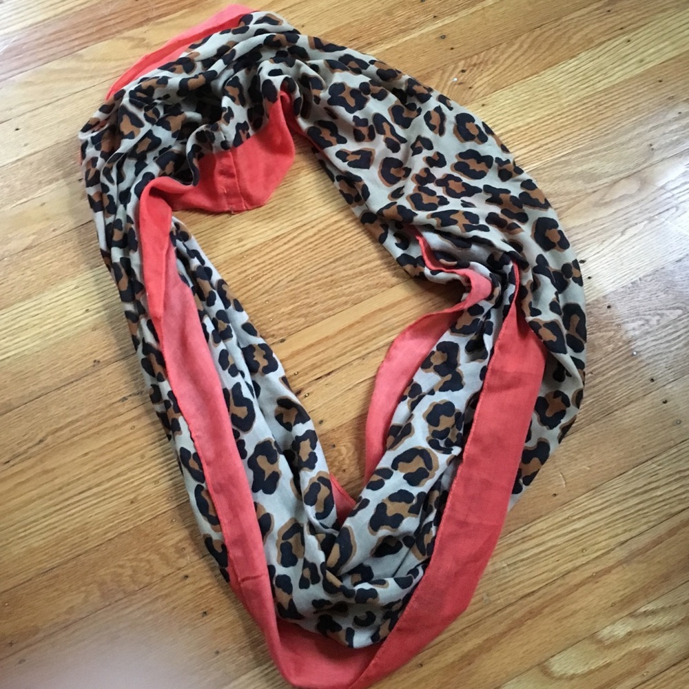 Leopard infinity scarf