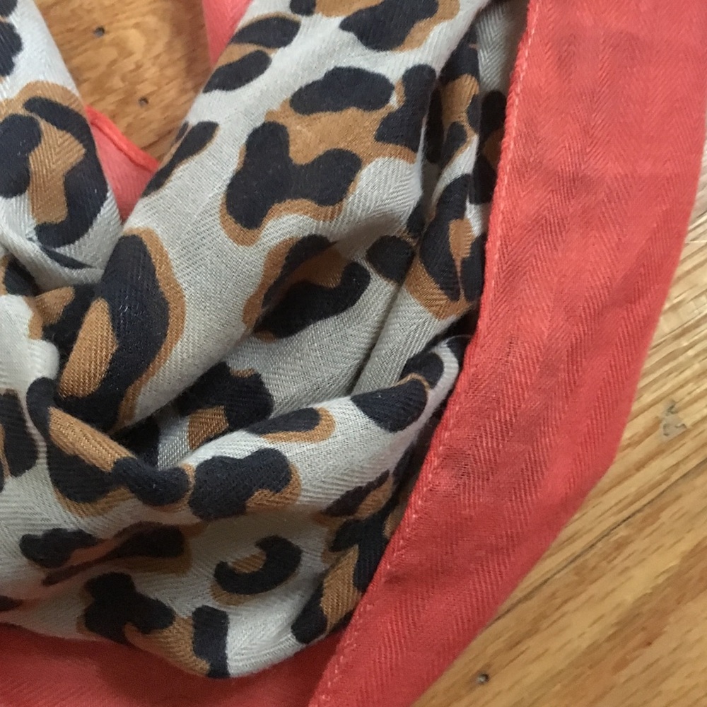 Leopard infinity scarf - Picture 2 of 2