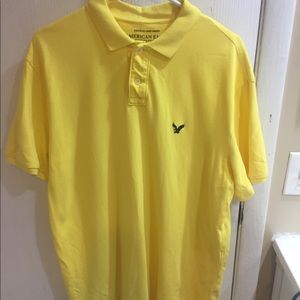 Men’s American Eagle yellow pollo
